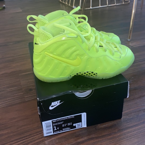 Nike Other - COPY - NIKE LITTLE POSITE PRO (VOLT) Size 1 Y PREOWNED